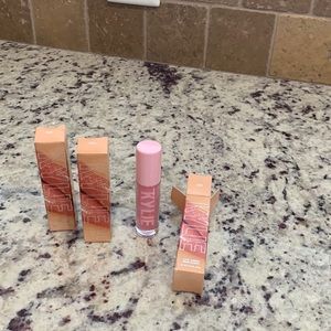 Kylie high gloss lip gloss
